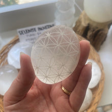 Load image into Gallery viewer, Selenite Flower of LIfe Palm Stone