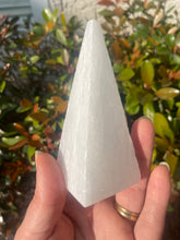 Load image into Gallery viewer, Selenite Pyramid